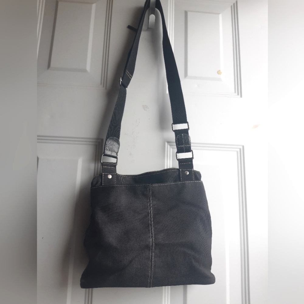 Roots Bag - Picture 3 of 12